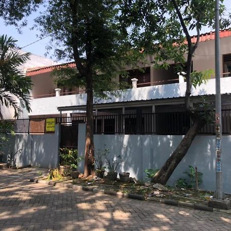 OYO 90482 Rumah Oma Syariah Kupang  Luaran gambar
