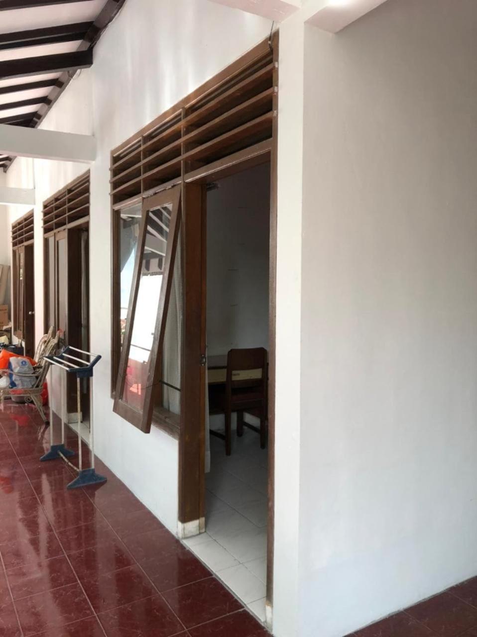 OYO 90482 Rumah Oma Syariah Kupang  Luaran gambar