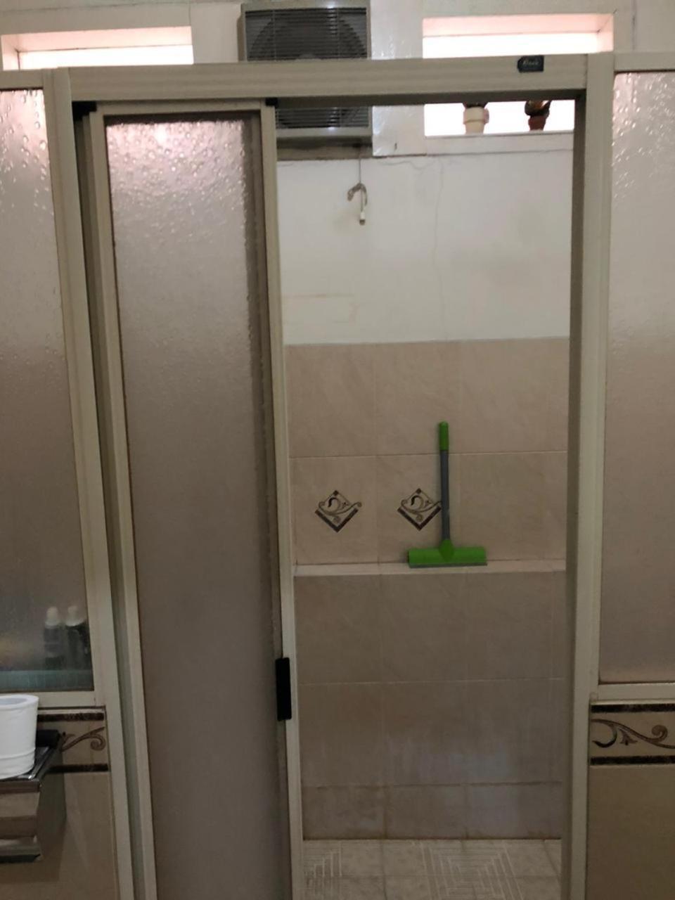 OYO 90482 Rumah Oma Syariah Kupang  Luaran gambar