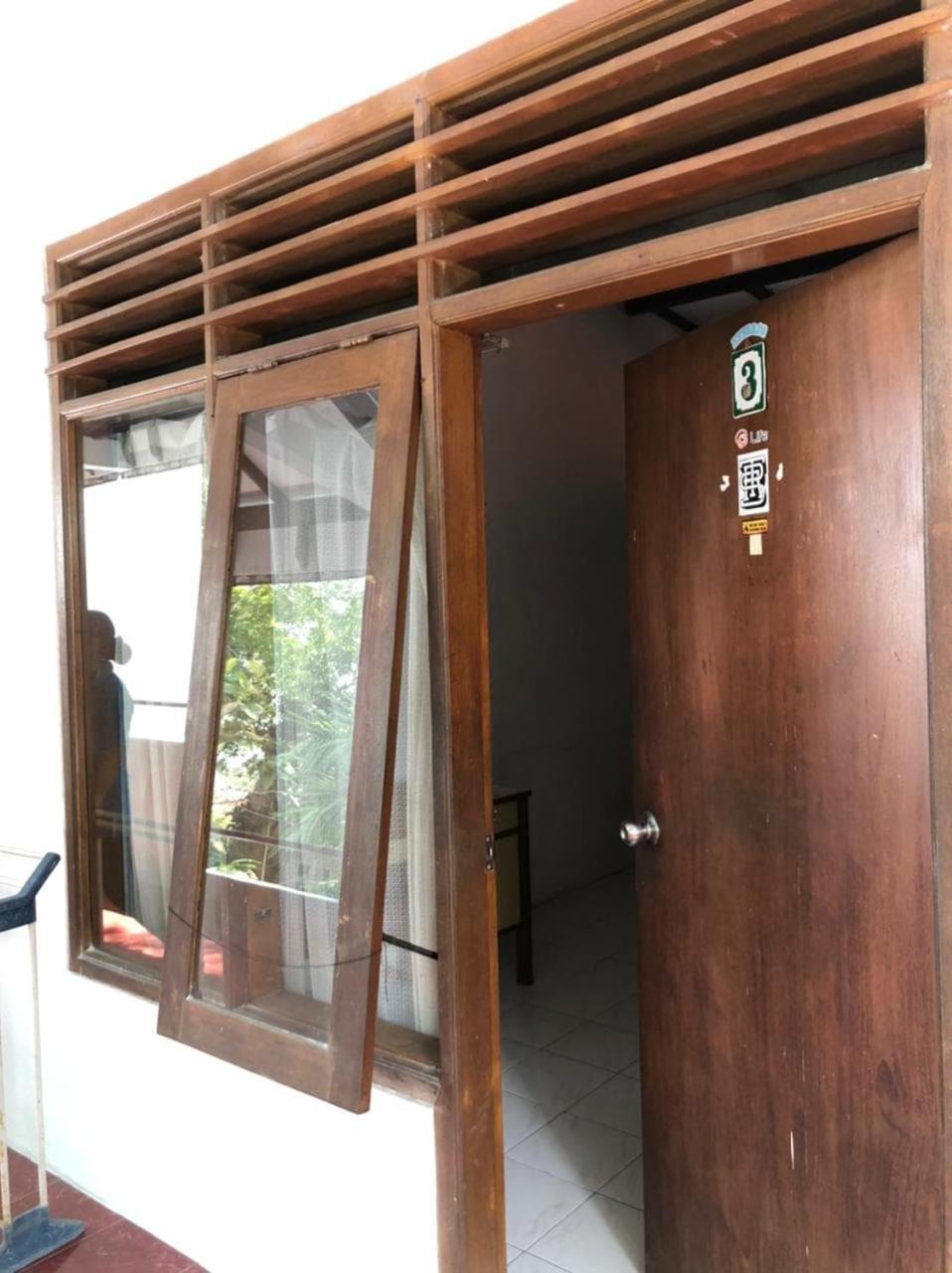 OYO 90482 Rumah Oma Syariah Kupang  Luaran gambar