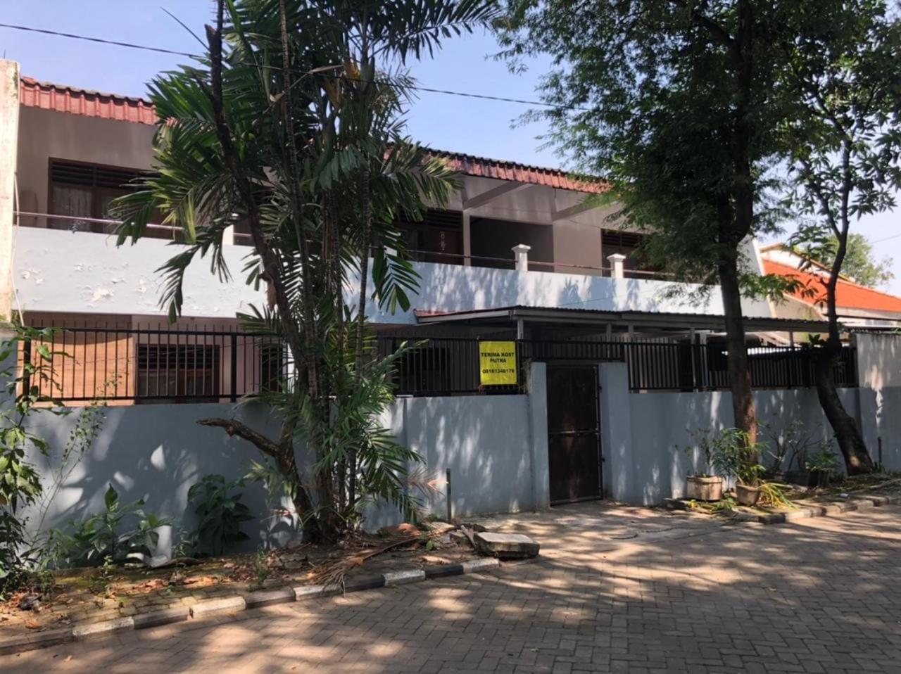OYO 90482 Rumah Oma Syariah Kupang  Luaran gambar