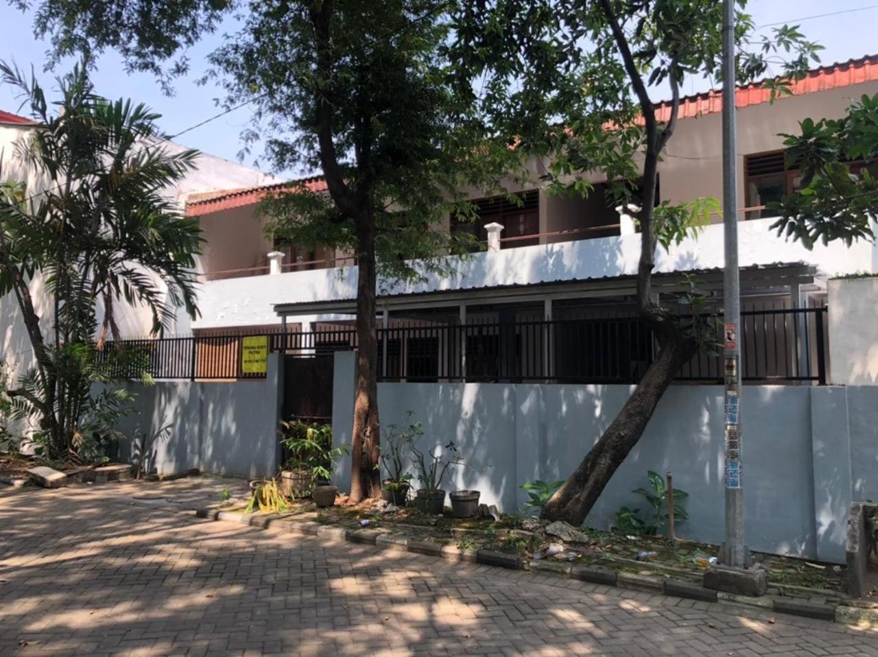 OYO 90482 Rumah Oma Syariah Kupang  Luaran gambar