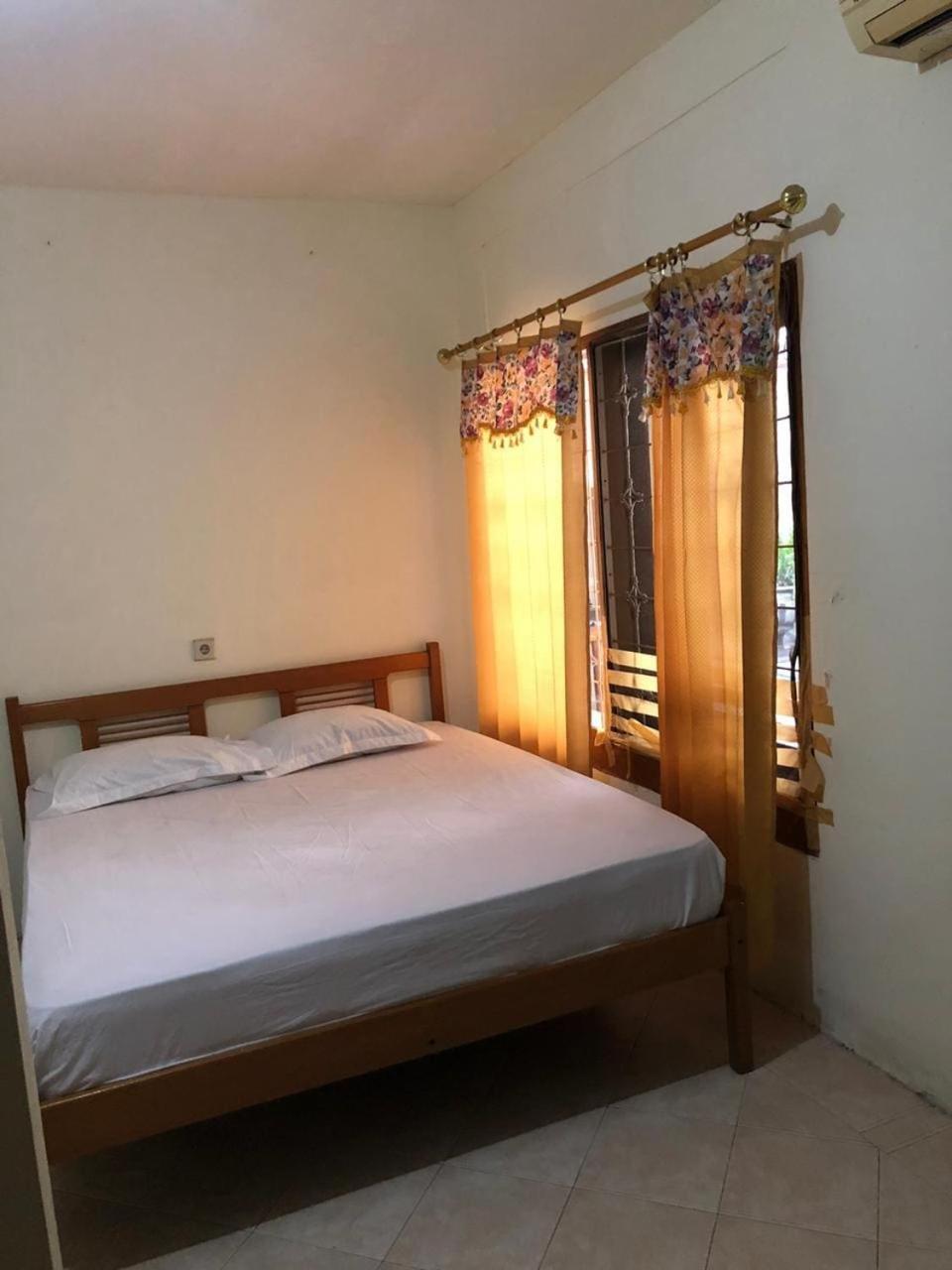 OYO 90482 Rumah Oma Syariah Kupang  Luaran gambar