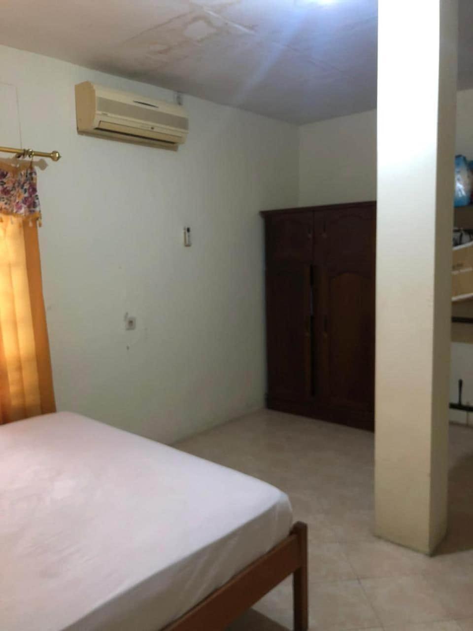 OYO 90482 Rumah Oma Syariah Kupang  Luaran gambar