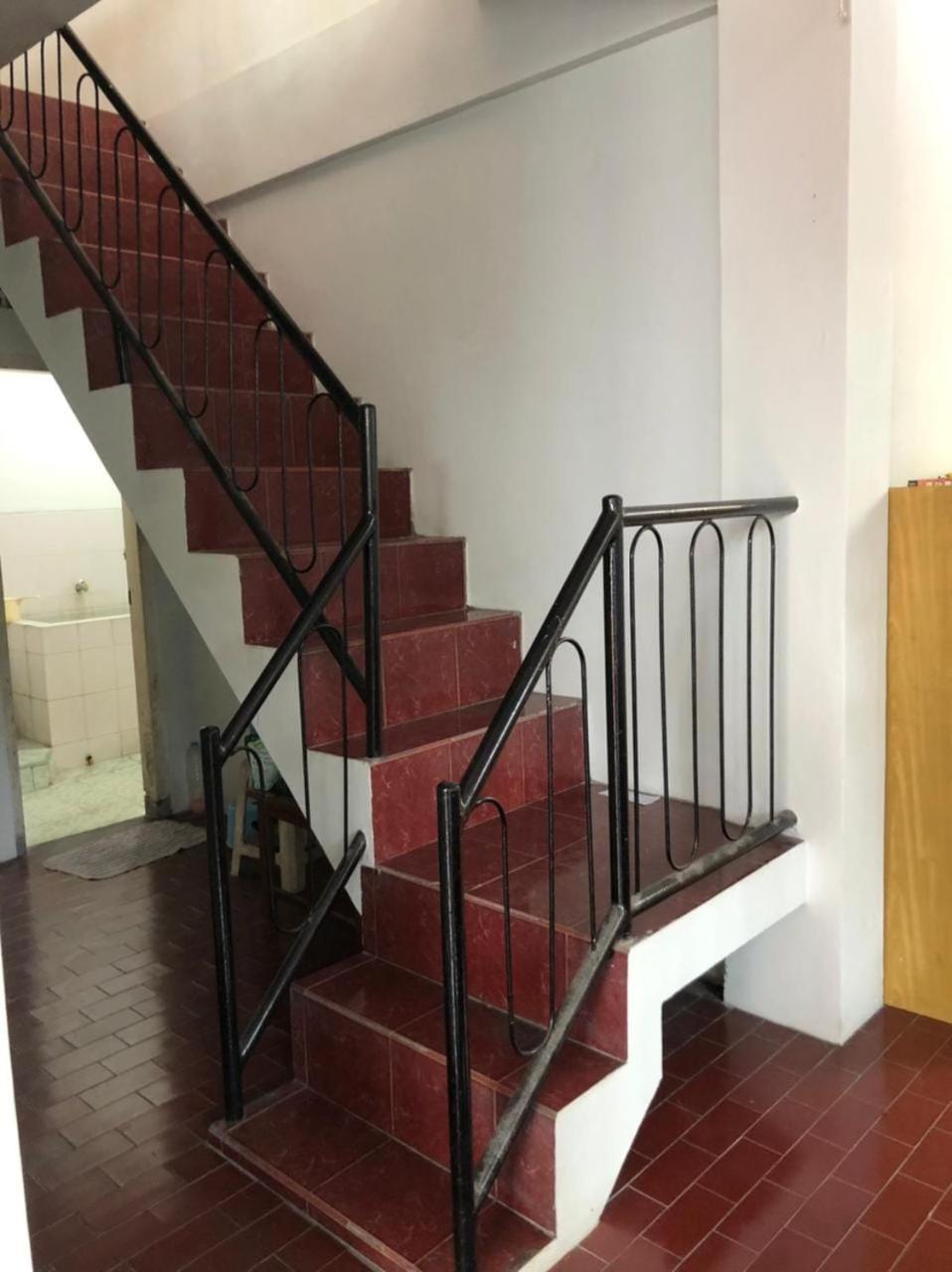 OYO 90482 Rumah Oma Syariah Kupang  Luaran gambar